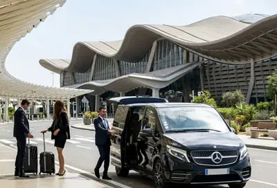 Private vs Shared Airport Transfers in Abu Dhabi – Which is Better?